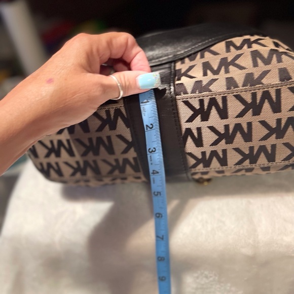 Michael Kors Signature ”Chained Jamesport”Black/Tan jacquard canvas/Leather Bag - Picture 14 of 16